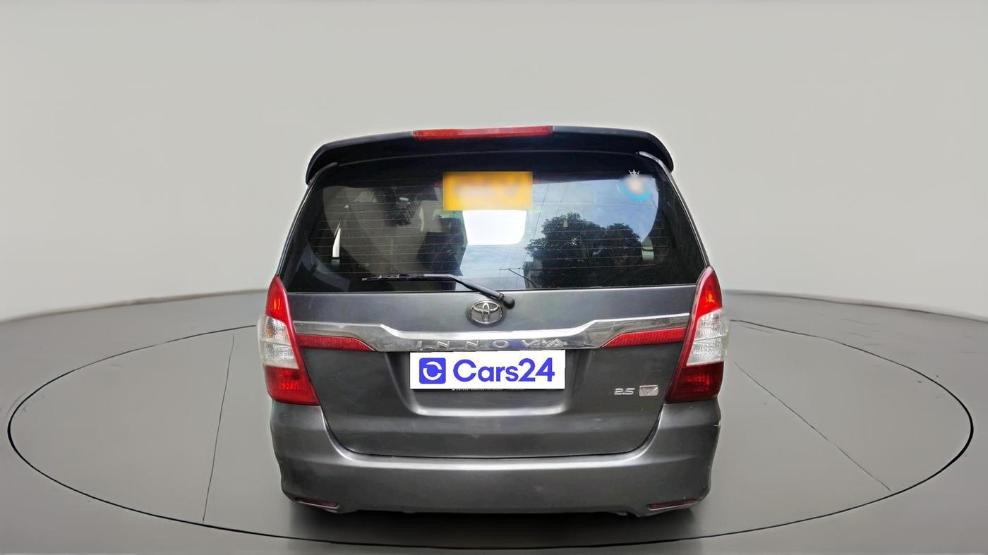 2013 Toyota Innova 2.5 VX 7 STR, Diesel, Manual, 2,14,359 km, exterior