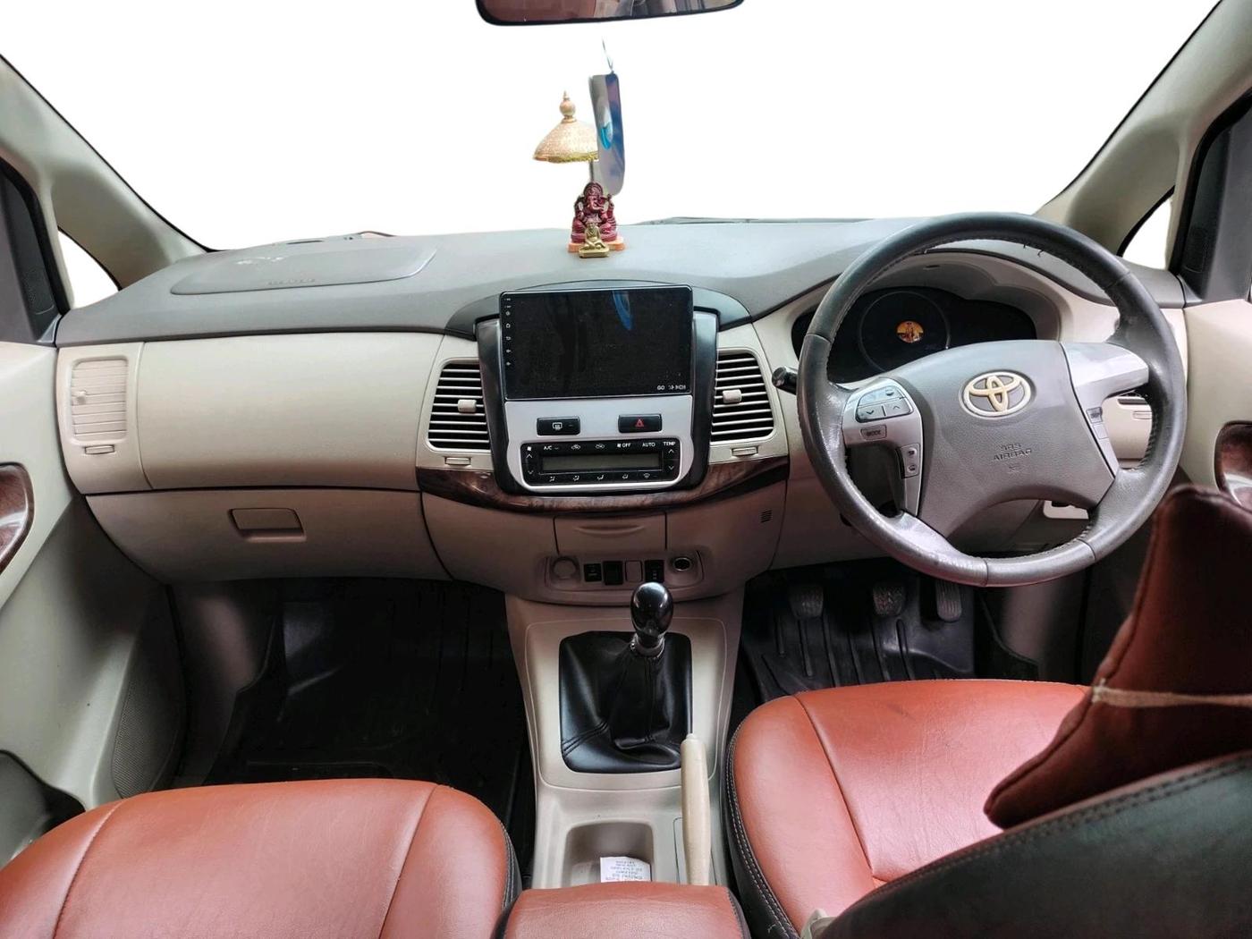 2013 Toyota Innova 2.5 VX 7 STR, Diesel, Manual, 2,14,359 km, interior