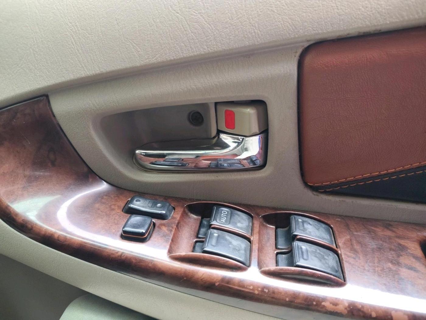 2013 Toyota Innova 2.5 VX 7 STR, Diesel, Manual, 2,14,359 km, interior