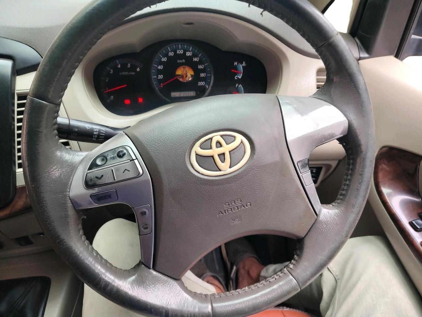 2013 Toyota Innova 2.5 VX 7 STR, Diesel, Manual, 2,14,359 km, interior