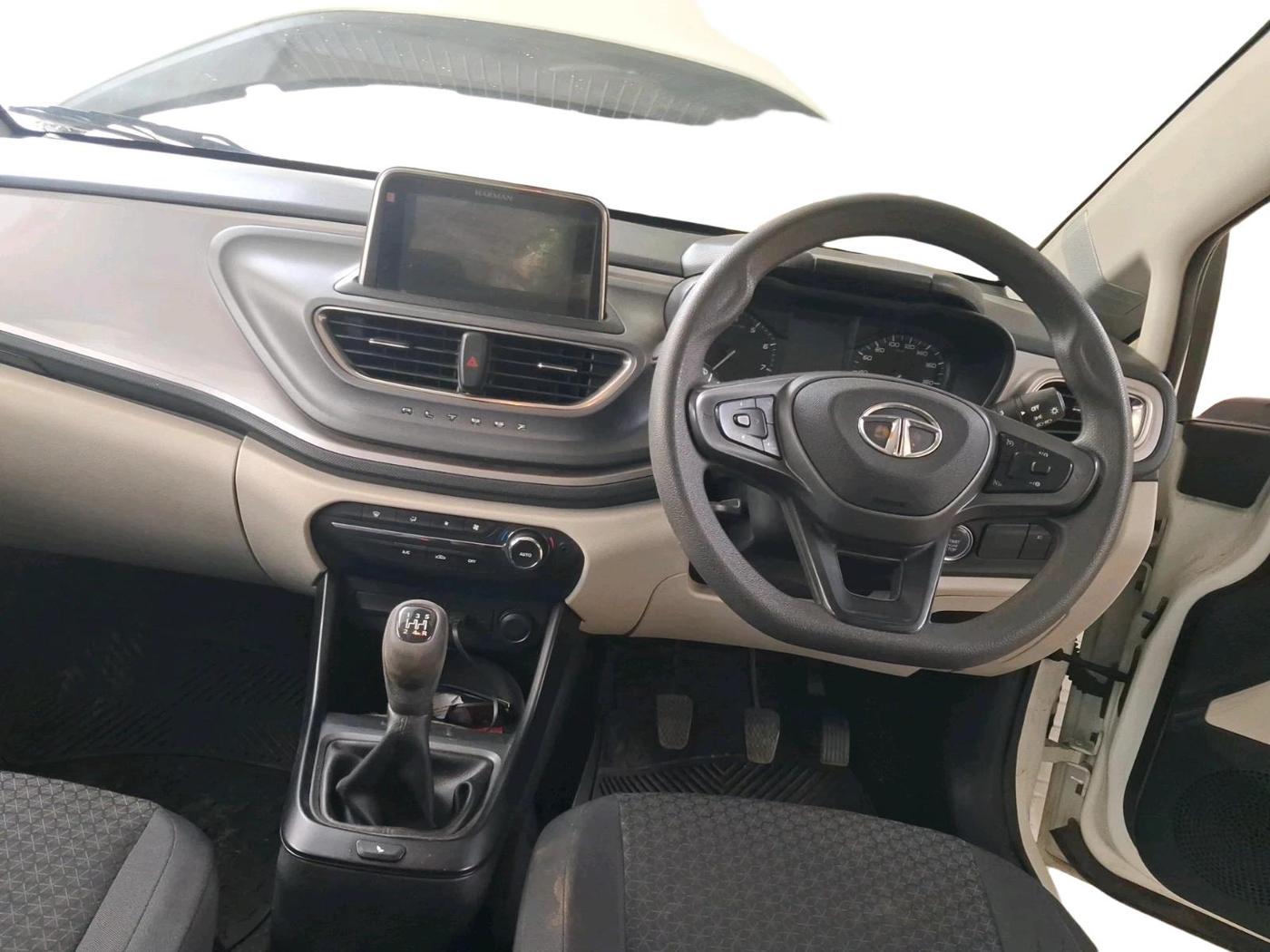 2023 Tata ALTROZ XT DIESEL, Diesel, Manual, 18,205 km, interior
