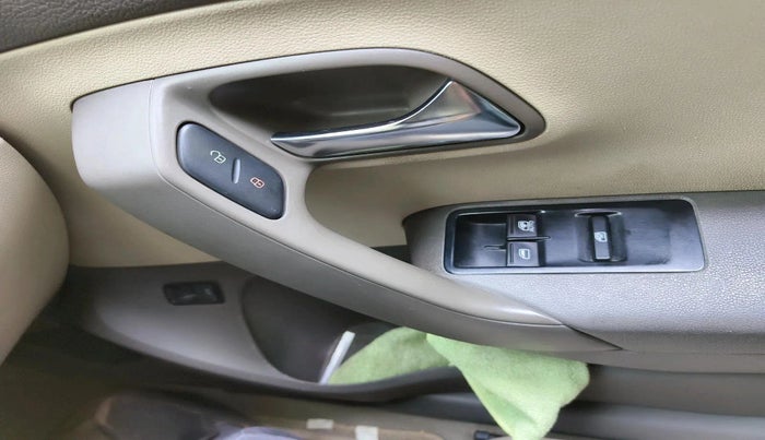 2011 Volkswagen Vento TRENDLINE 1.6, Petrol, Manual, 45,745 km, interior