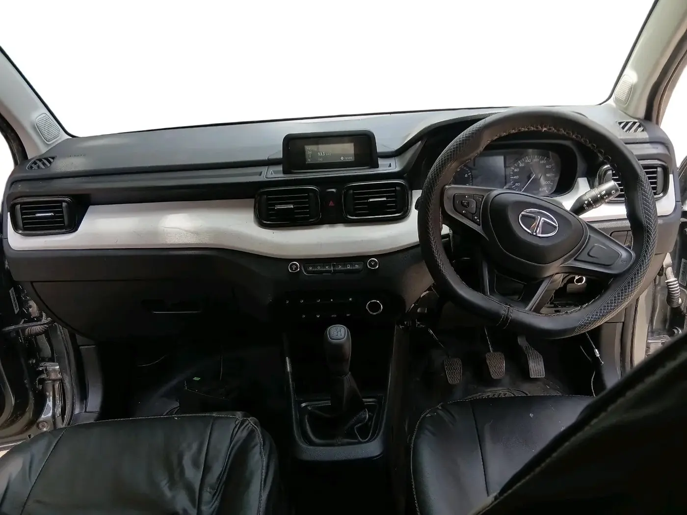 2023 Tata PUNCH PURE MT, Petrol, Manual, 12,348 km, interior