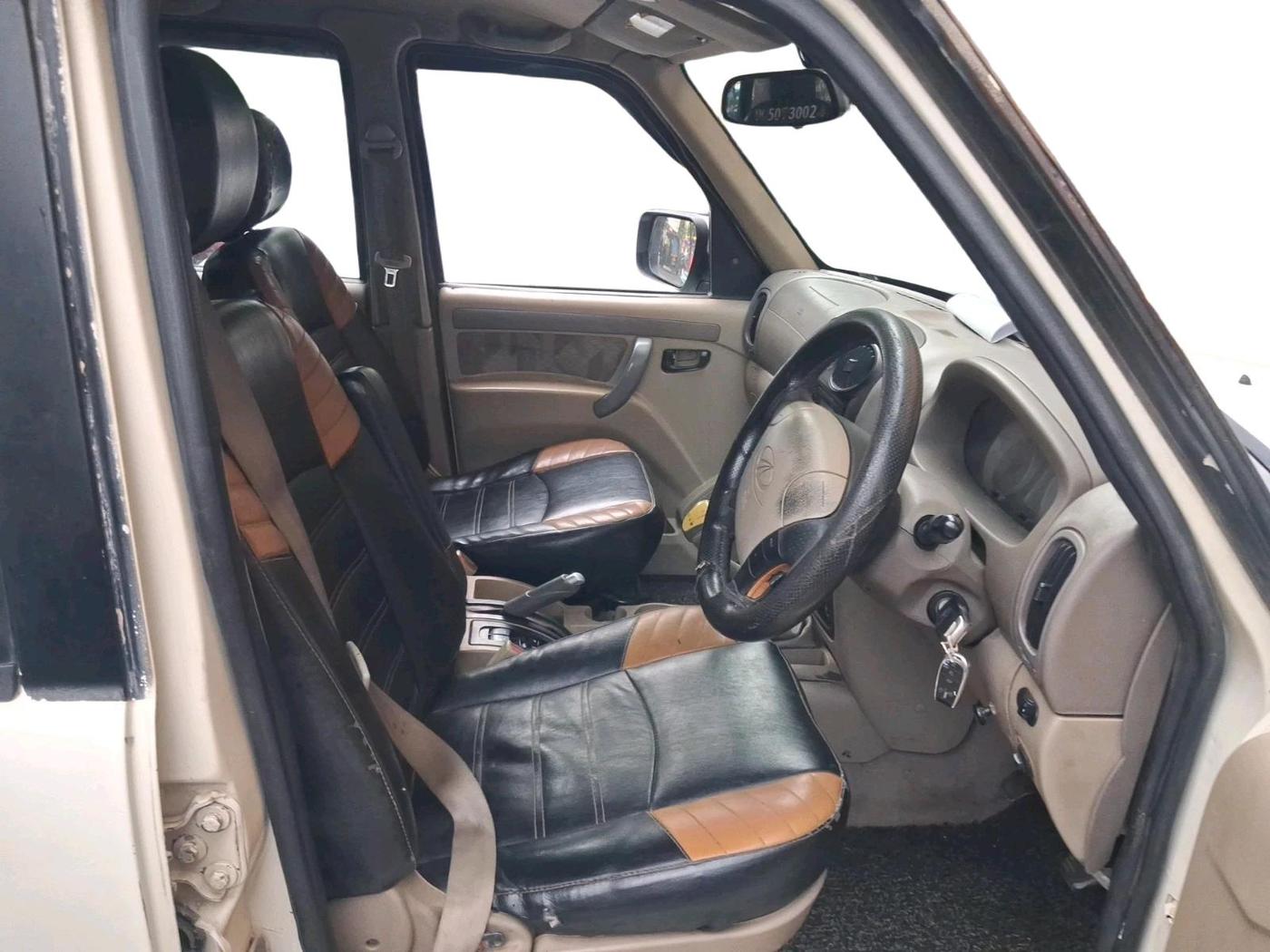 2012 Mahindra Scorpio VLX 2WD, Diesel, Manual, 77,465 km, interior