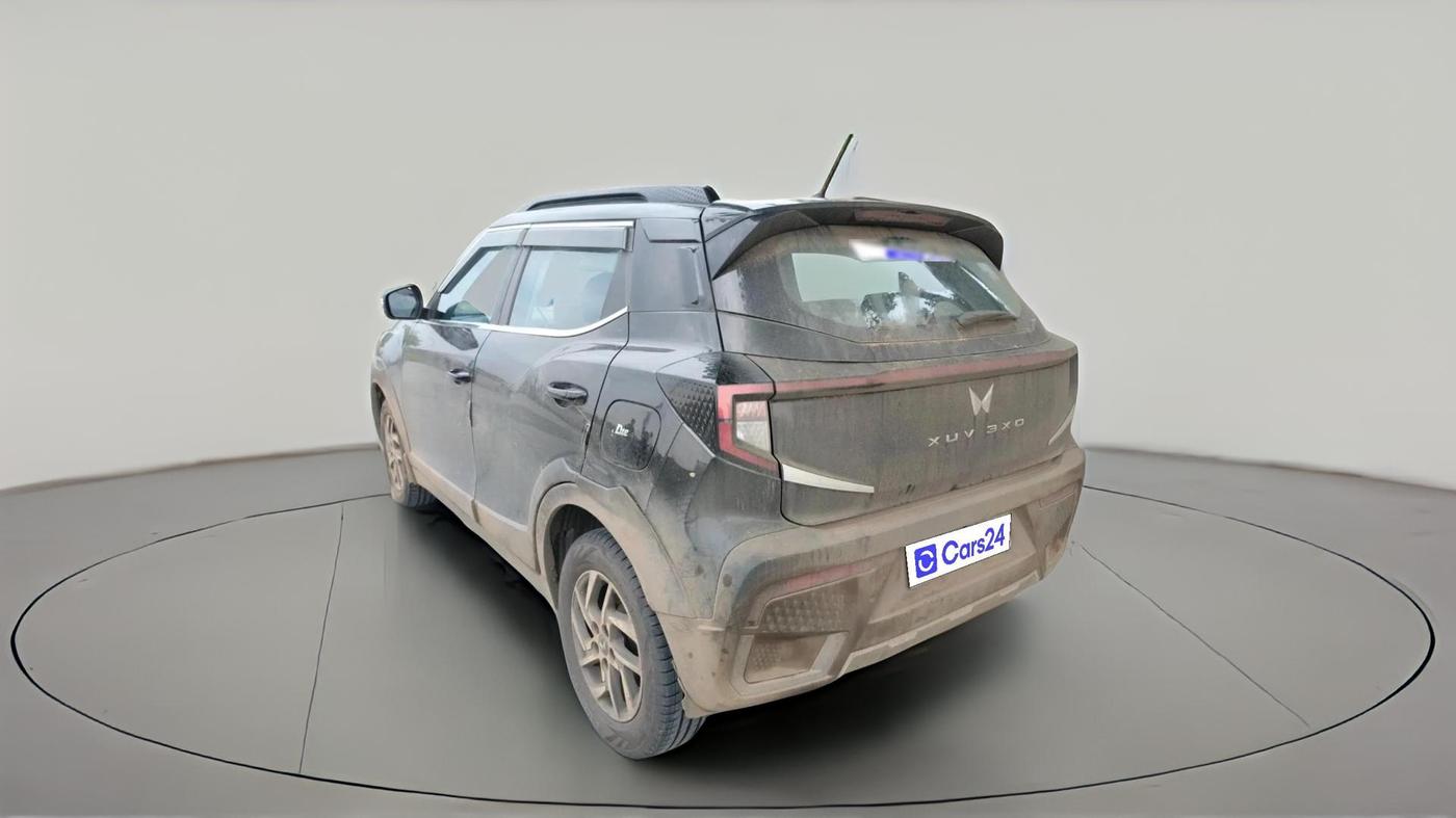 2024 Mahindra XUV 3XO AX5 1.5 Turbo Diesel, Diesel, Manual, 1,08,106 km, exterior