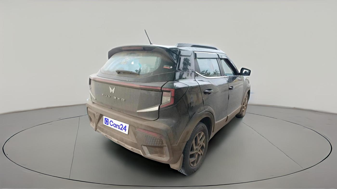 2024 Mahindra XUV 3XO AX5 1.5 Turbo Diesel, Diesel, Manual, 1,08,106 km, exterior