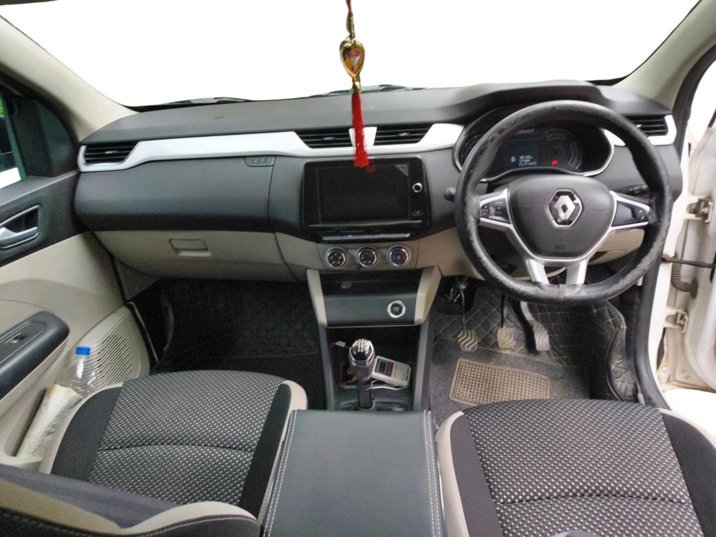 2022 Renault TRIBER RXZ DUAL TONE, Petrol, Manual, 38,128 km, interior