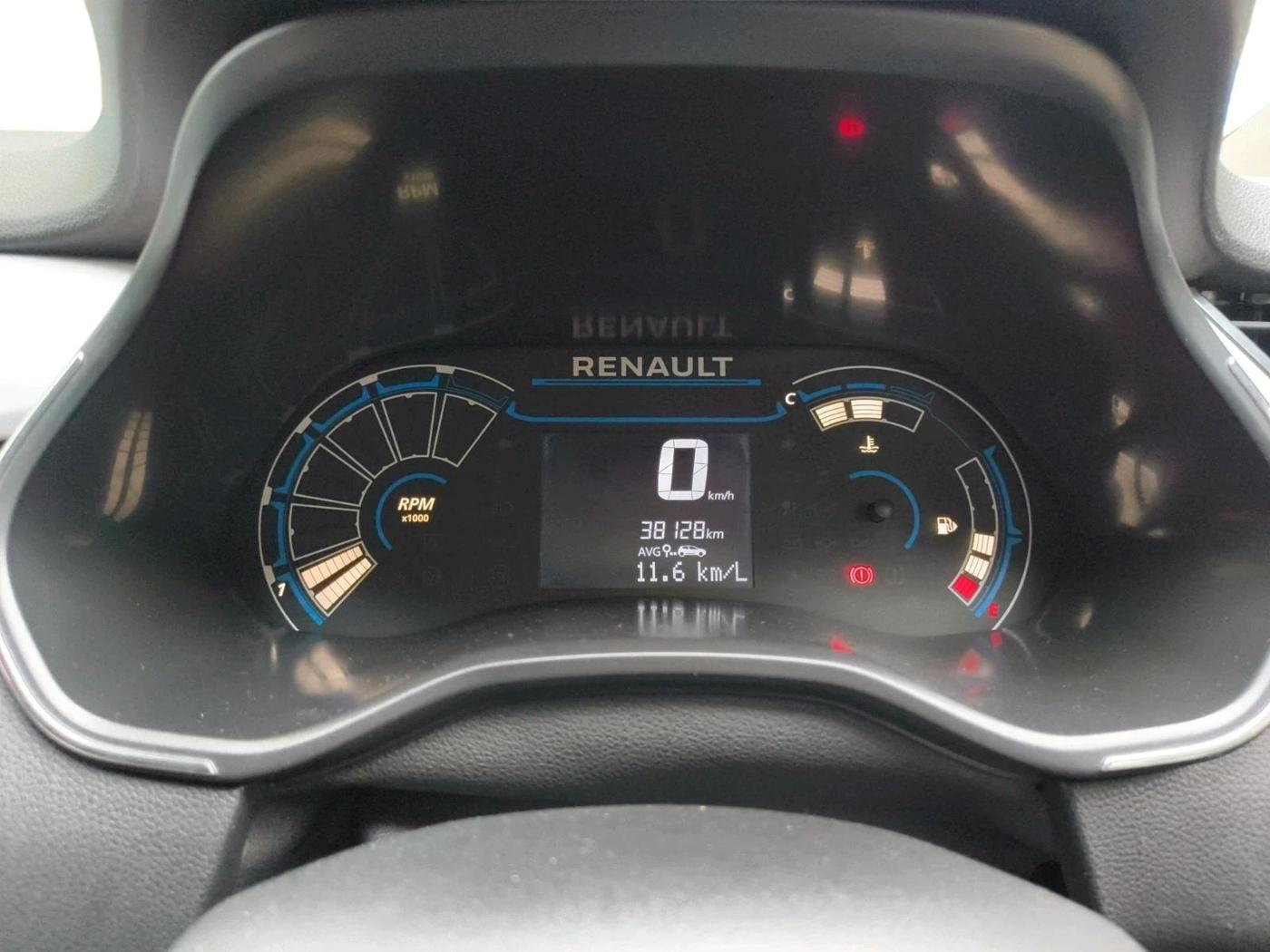 2022 Renault TRIBER RXZ DUAL TONE, Petrol, Manual, 38,128 km, interior