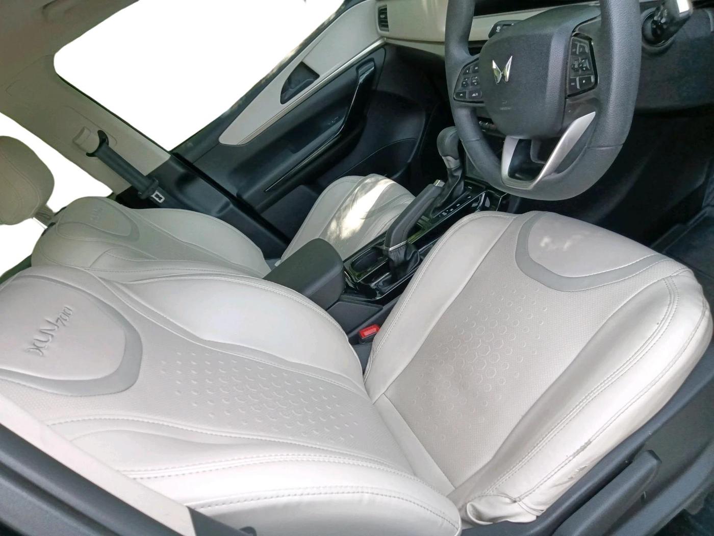 2024 Mahindra XUV700 AX 5 D AT 7 STR, Diesel, Automatic, 16,453 km, interior