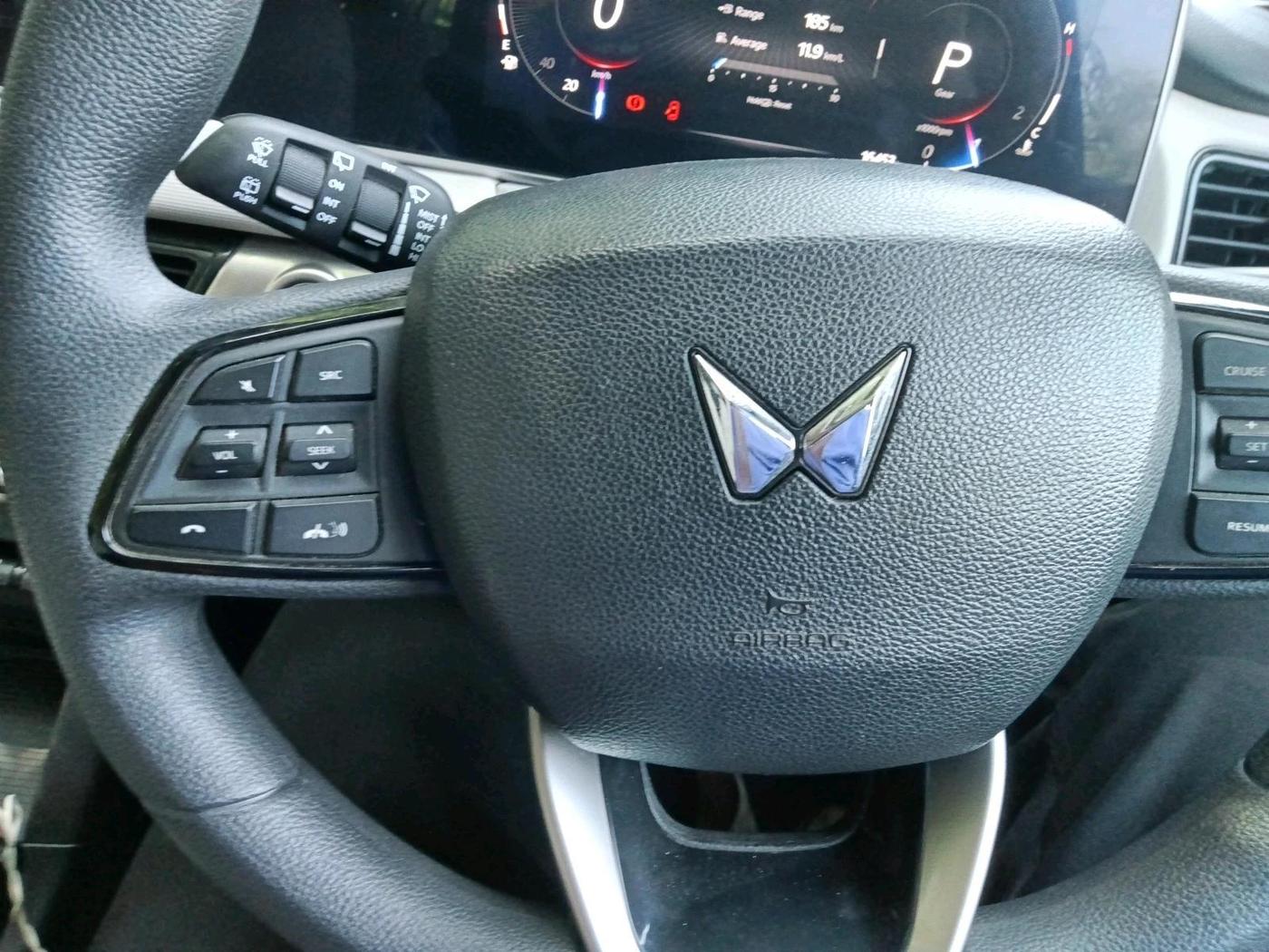 2024 Mahindra XUV700 AX 5 D AT 7 STR, Diesel, Automatic, 16,453 km, interior