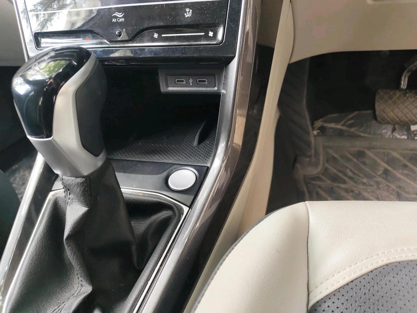2023 Volkswagen TAIGUN TOPLINE 1.0 TSI AT, Petrol, Automatic, 9,844 km, interior
