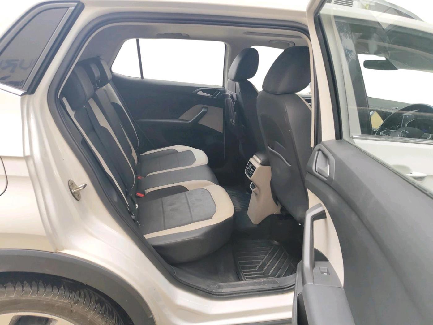 2023 Volkswagen TAIGUN TOPLINE 1.0 TSI AT, Petrol, Automatic, 9,844 km, interior