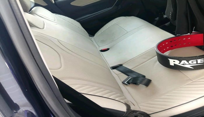 2022 Mahindra XUV700 AX 5 P MT 5 STR, Petrol, Manual, 32,126 km, interior