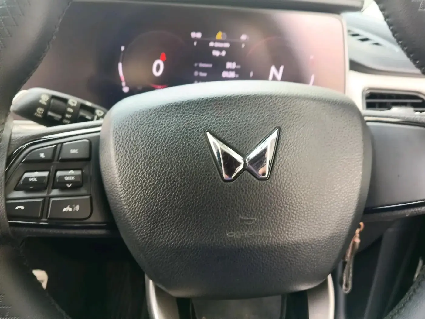 2022 Mahindra XUV700 AX 5 P MT 5 STR, Petrol, Manual, 32,126 km, interior