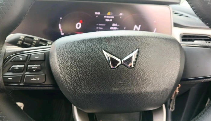 2022 Mahindra XUV700 AX 5 P MT 5 STR, Petrol, Manual, 32,126 km, interior