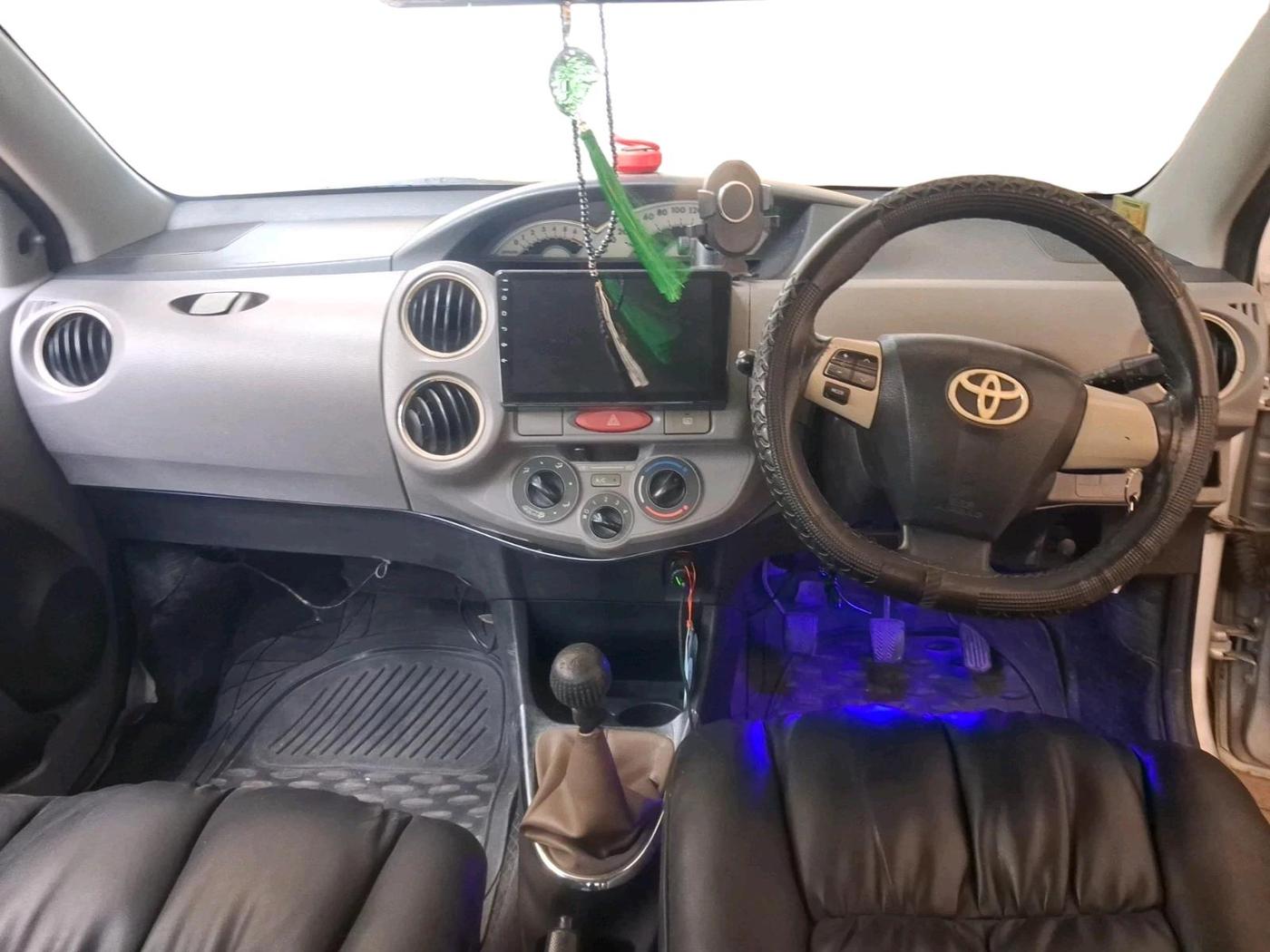 2011 Toyota Etios VX, CNG, Manual, 60,536 km, interior