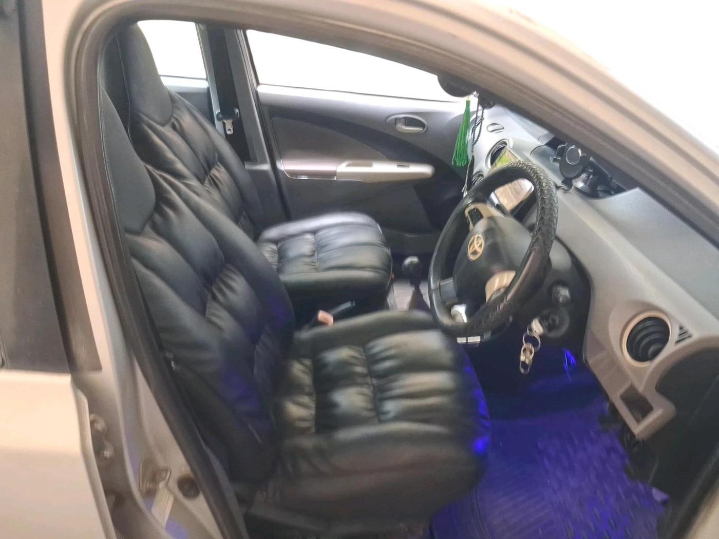 2011 Toyota Etios VX, CNG, Manual, 60,536 km, interior