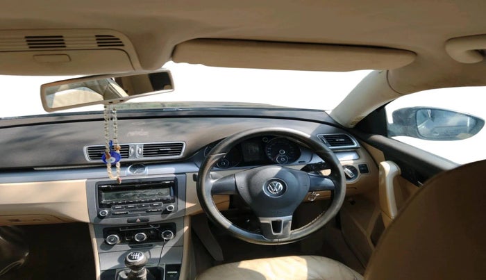 2012 Volkswagen Passat TRENDLINE MT, Diesel, Manual, 1,17,535 km, interior