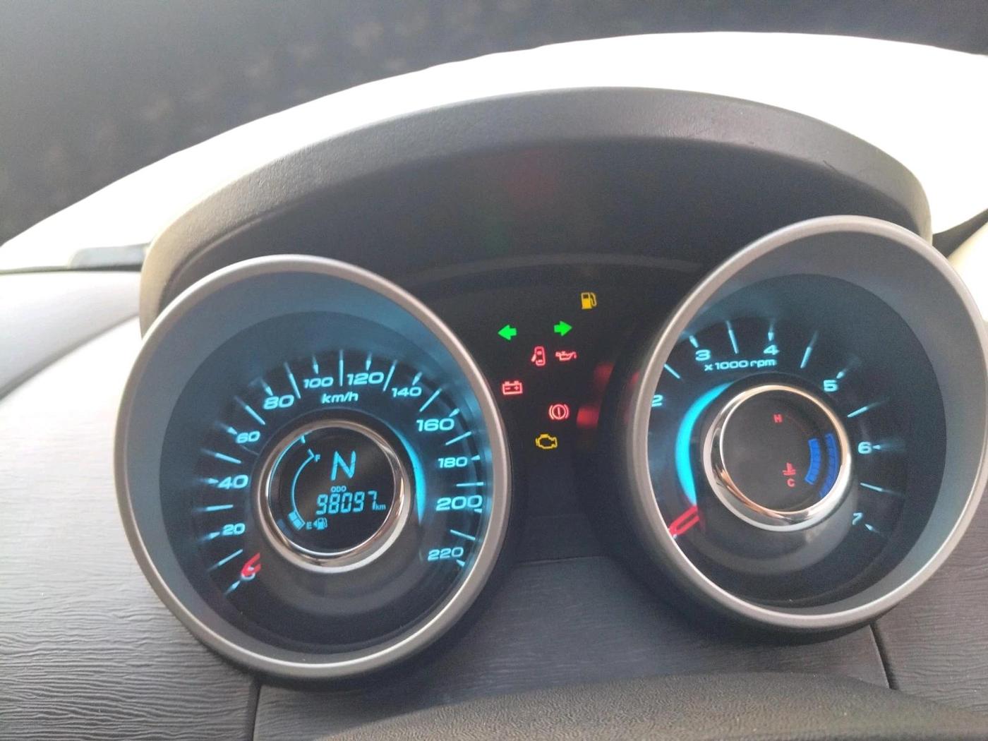 2015 Mahindra XUV500 W8, Diesel, Manual, 98,097 km, interior