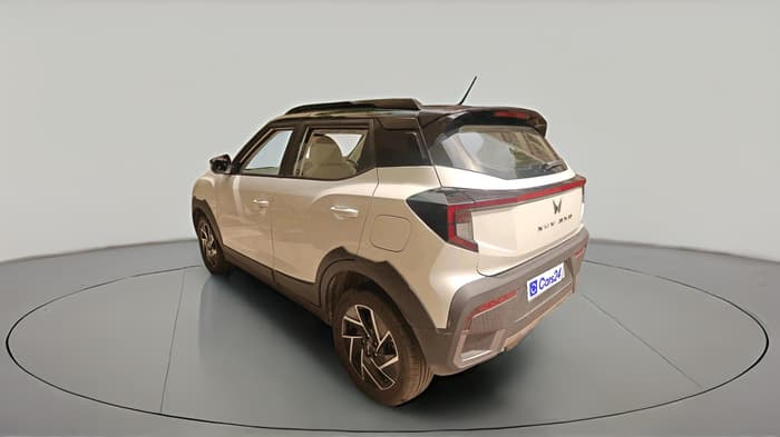 2024 Mahindra XUV 3XO AX7 1.2 TGDi, Petrol, Manual, 596 km, exterior