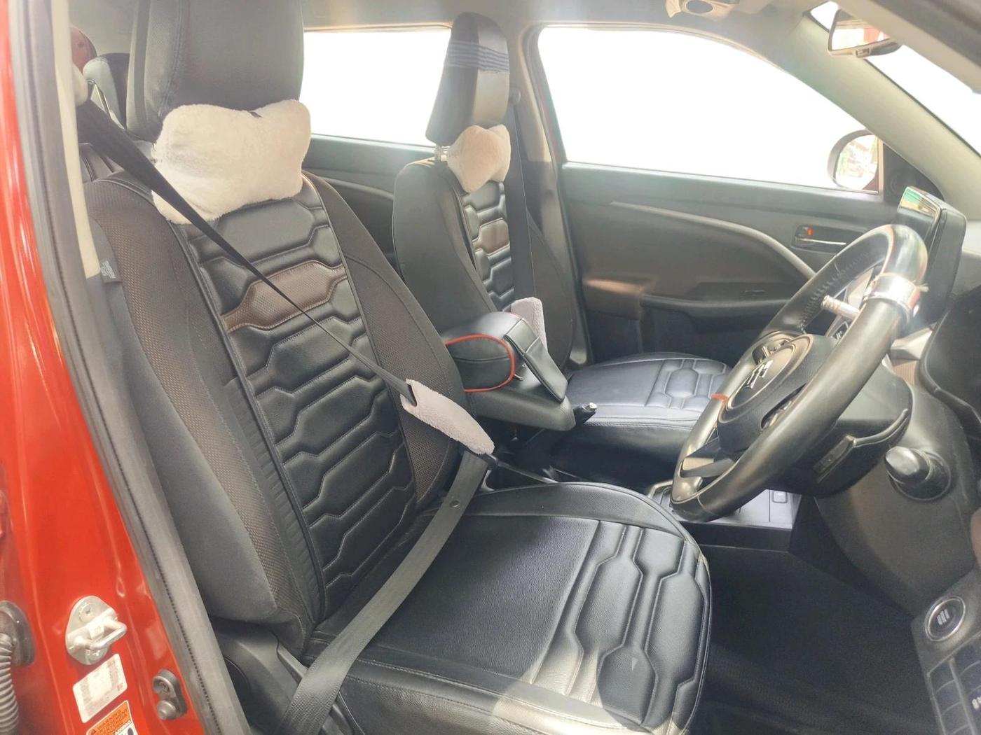 2023 Maruti BREZZA ZXI + AT SMART HYBRID DUAL TONE, Petrol, Automatic, 33,045 km, interior