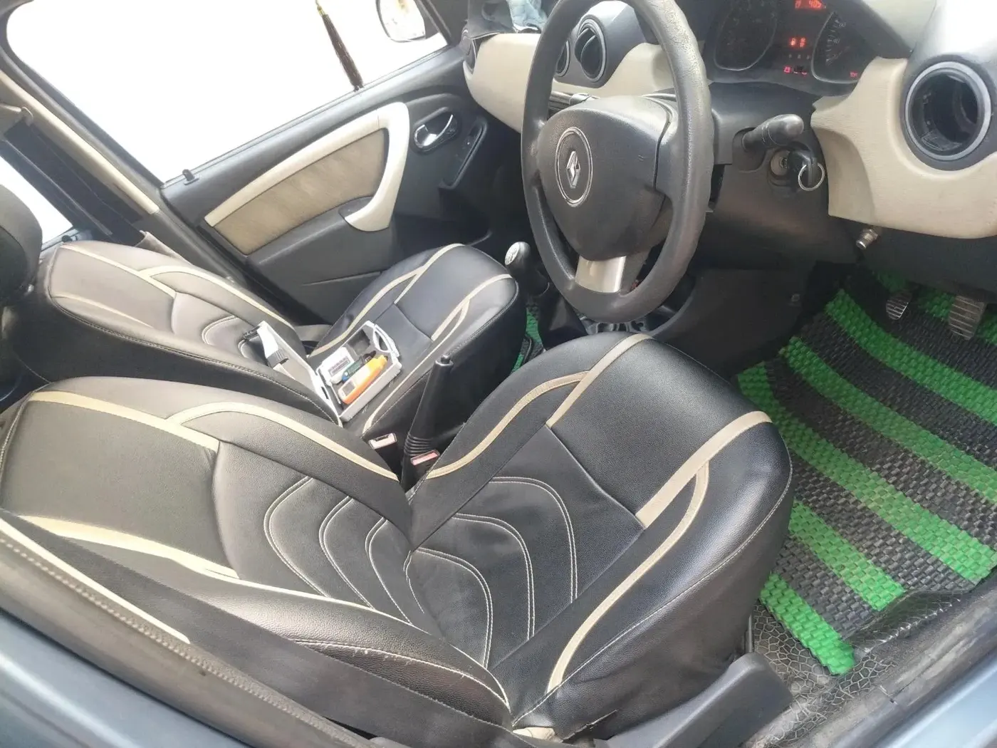 2014 Renault Duster 85 PS RXE DIESEL, Diesel, Manual, 78,100 km, interior