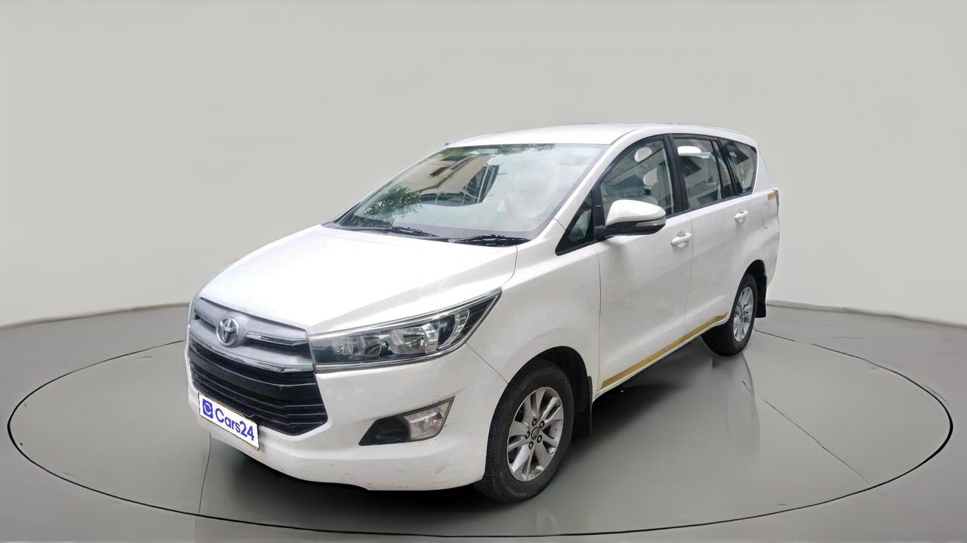 2017 Toyota Innova Crysta 2.4 G 7 STR, Diesel, Manual, 2,53,078 km, exterior