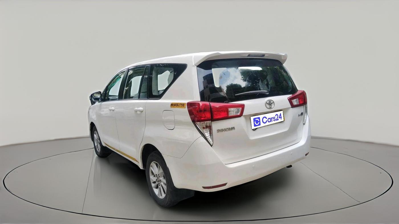2017 Toyota Innova Crysta 2.4 G 7 STR, Diesel, Manual, 2,53,078 km, exterior