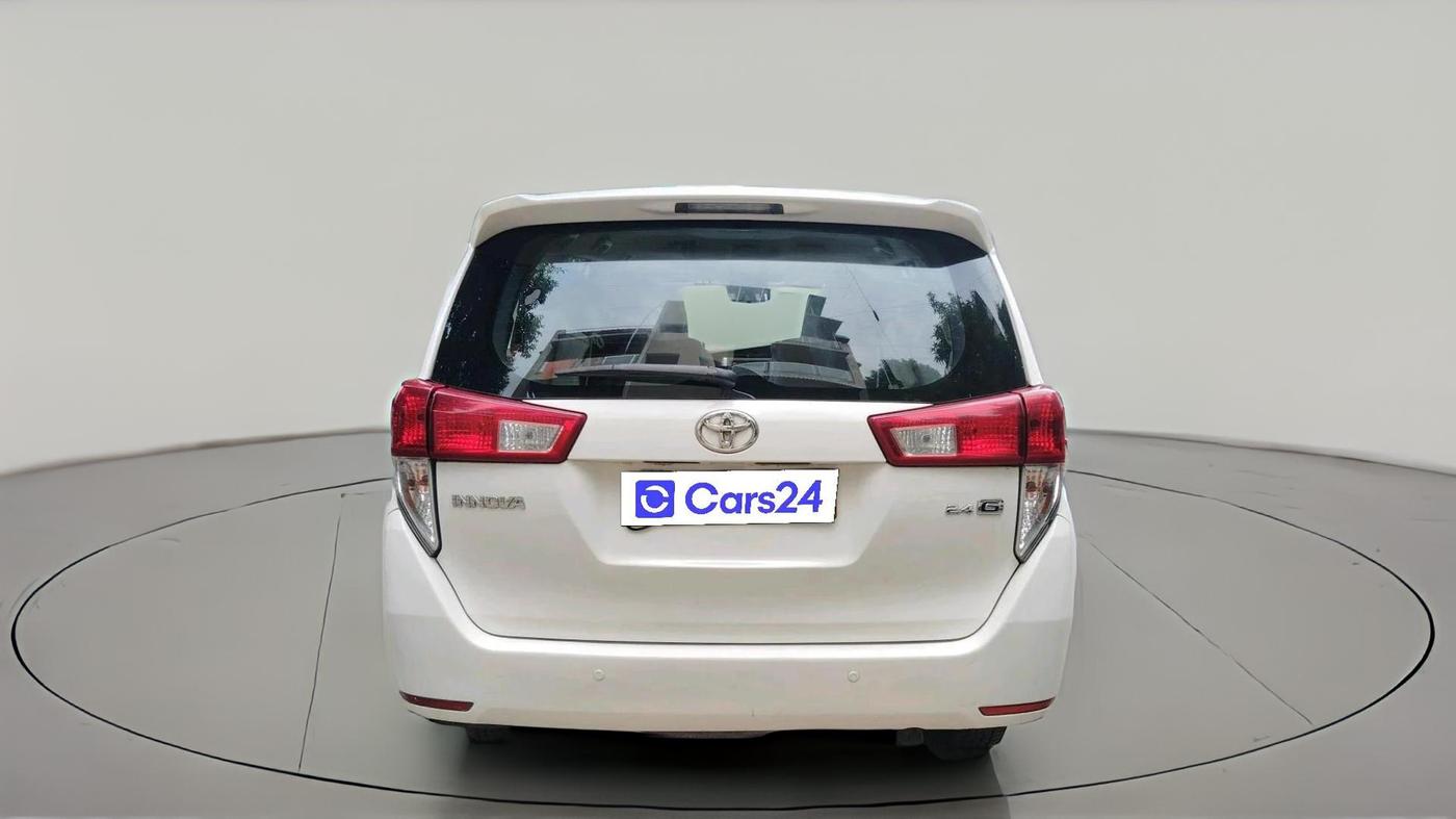 2017 Toyota Innova Crysta 2.4 G 7 STR, Diesel, Manual, 2,53,078 km, exterior