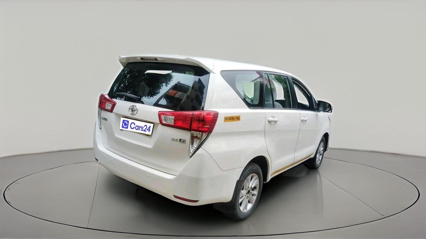 2017 Toyota Innova Crysta 2.4 G 7 STR, Diesel, Manual, 2,53,078 km, exterior