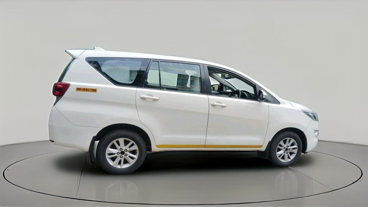 2017 Toyota Innova Crysta 2.4 G 7 STR, Diesel, Manual, 2,53,078 km, exterior