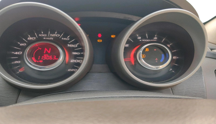 2014 Mahindra XUV500 W8, Diesel, Manual, 1,19,063 km, interior