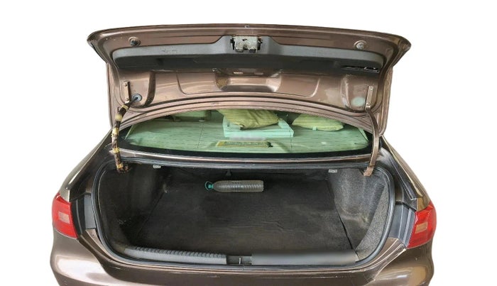 2011 Volkswagen Jetta HIGHLINE TDI AT, Diesel, Automatic, 1,36,910 km, exterior