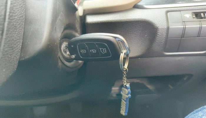 2016 Hyundai Santa Fe 2 WD, Diesel, Manual, 1,04,900 km, interior