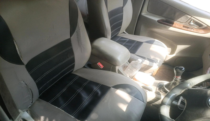2012 Toyota Innova VX 2.5 7 STR, Diesel, Manual, 3,39,598 km, interior