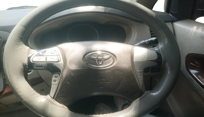 2012 Toyota Innova VX 2.5 7 STR, Diesel, Manual, 3,39,598 km, interior