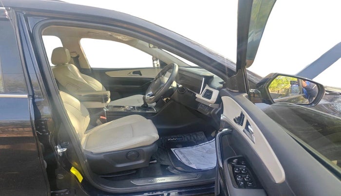 2024 Mahindra XUV700 AX 7 LUXURY D MT 7 STR, Diesel, Manual, 37,806 km, interior