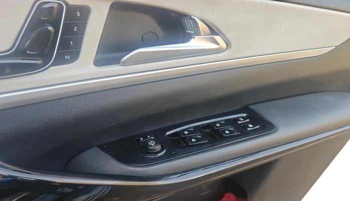 2024 Mahindra XUV700 AX 7 LUXURY D MT 7 STR, Diesel, Manual, 37,806 km, interior