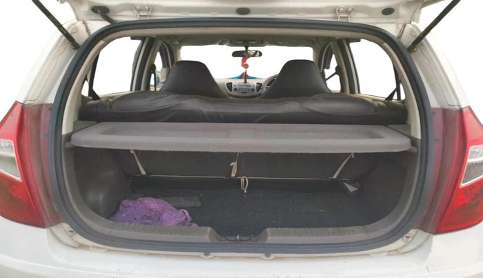 2016 Hyundai i10 SPORTZ 1.1, Petrol, Manual, 1,11,800 km, exterior