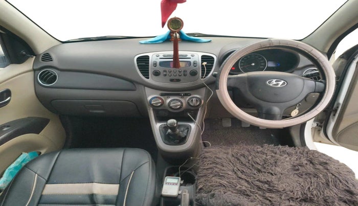 2016 Hyundai i10 SPORTZ 1.1, Petrol, Manual, 1,11,800 km, interior