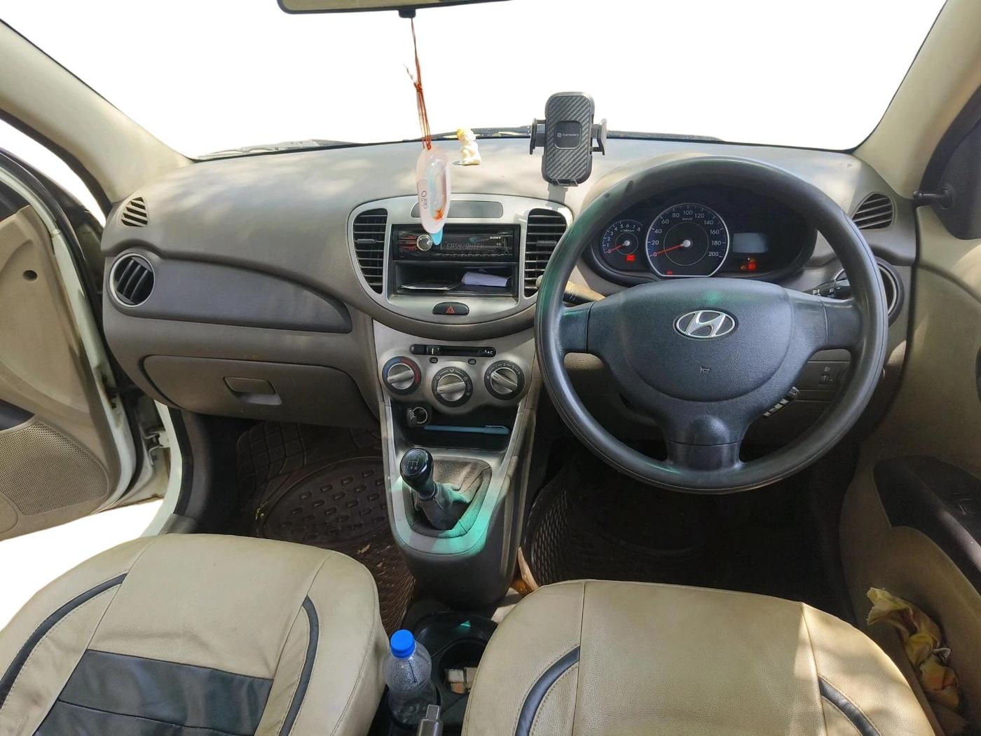 2012 Hyundai i10 ERA 1.1, Petrol, Manual, 1,27,942 km, interior