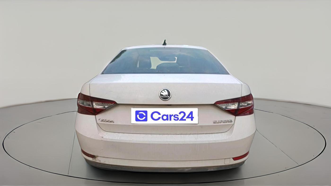 2016 Skoda Superb STYLE 2.0 TDI AT, Diesel, Automatic, 1,81,461 km, exterior