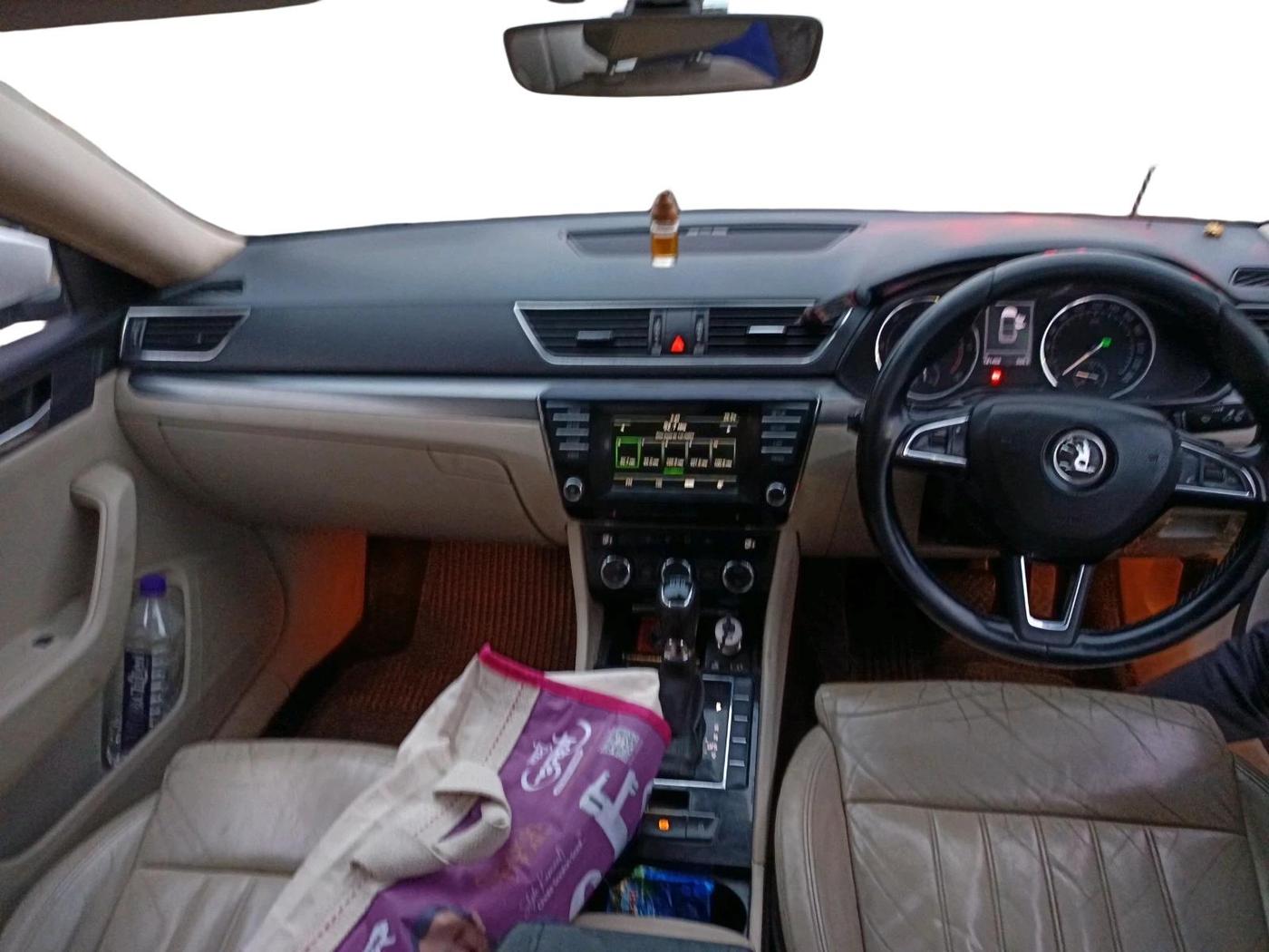 2016 Skoda Superb STYLE 2.0 TDI AT, Diesel, Automatic, 1,81,461 km, interior