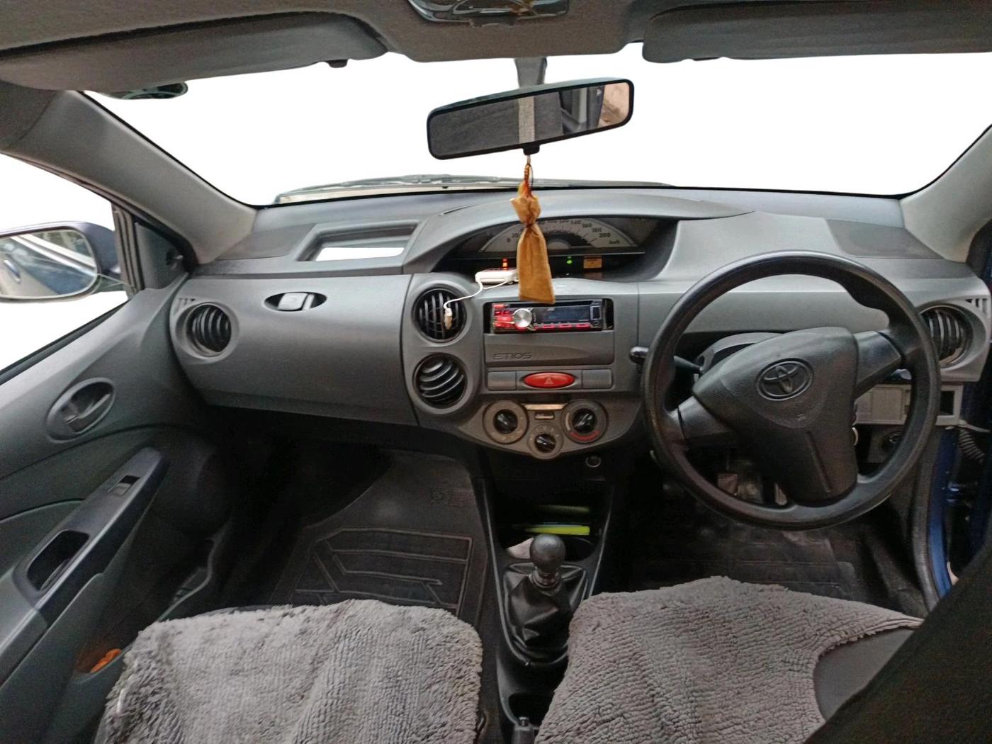 2012 Toyota Etios Liva GD, Diesel, Manual, 1,87,769 km, interior