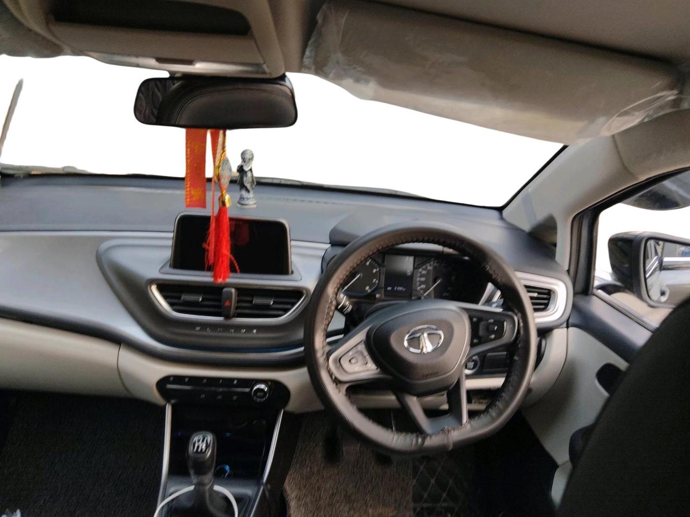 2022 Tata ALTROZ XZ PETROL, Petrol, Manual, 33,000 km, interior