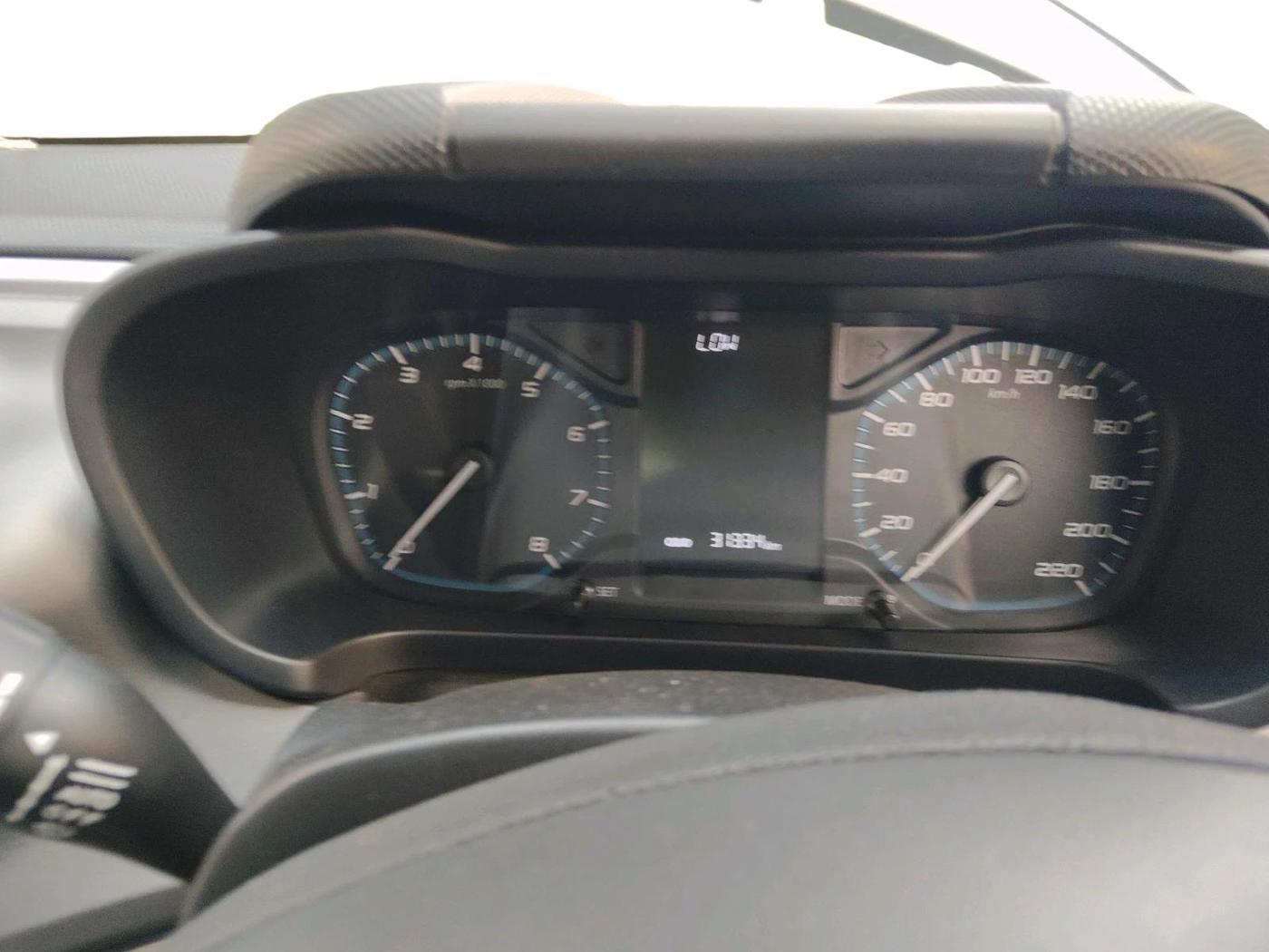 2022 Tata ALTROZ XZ PETROL, Petrol, Manual, 33,000 km, interior
