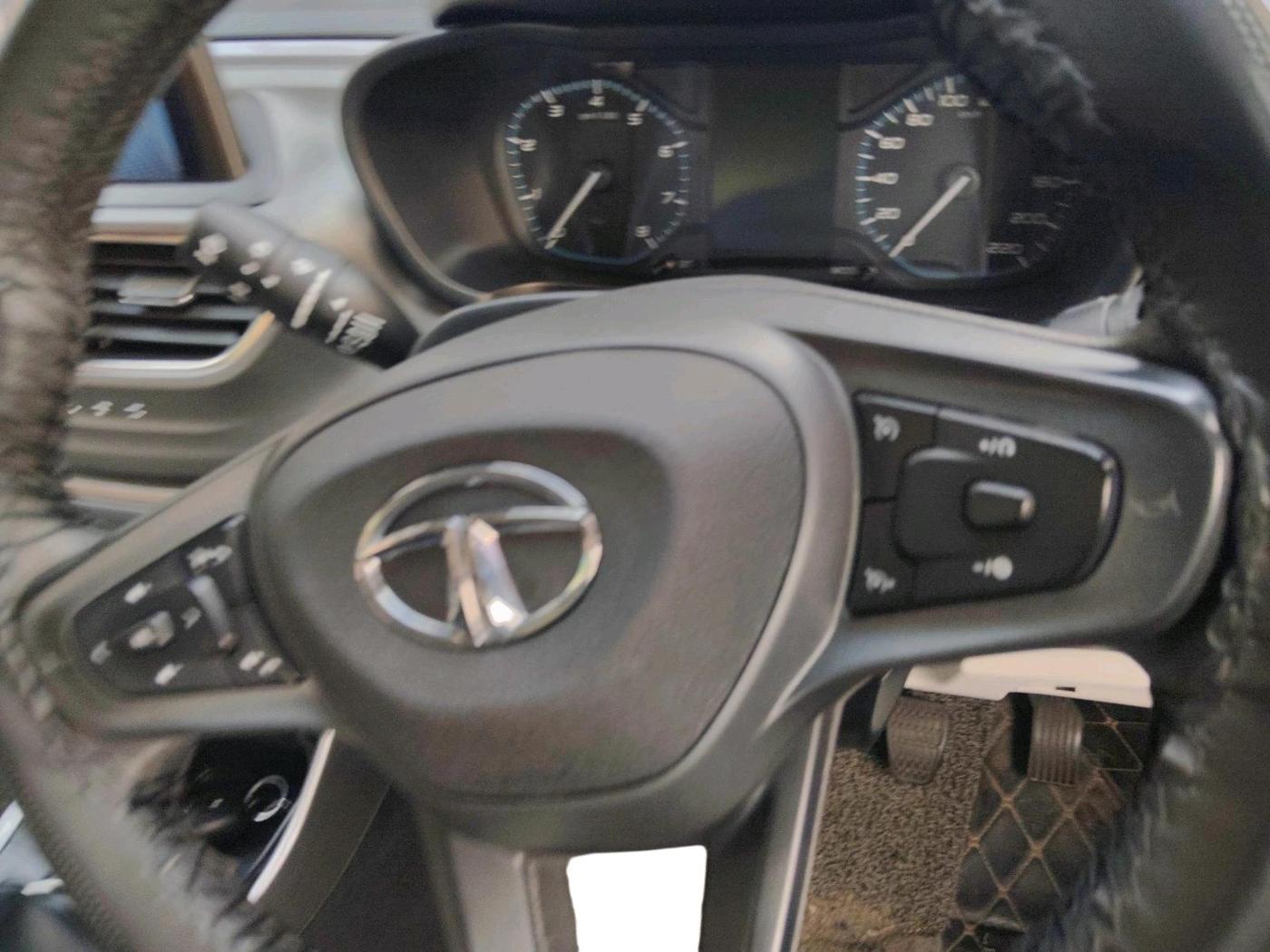 2022 Tata ALTROZ XZ PETROL, Petrol, Manual, 33,000 km, interior