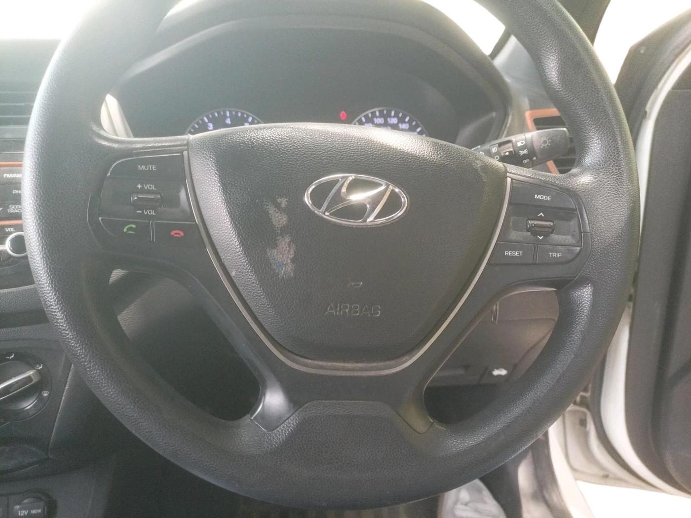 2016 Hyundai i20 Active 1.2 S, Petrol, Manual, 1,04,244 km, interior