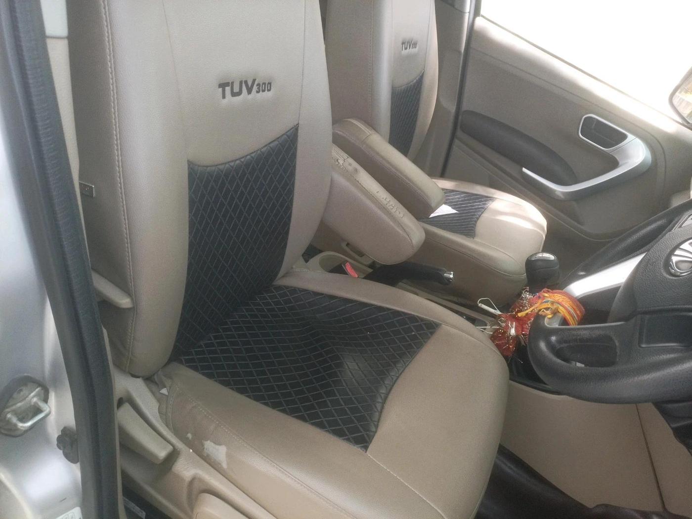2017 Mahindra TUV300 T8, Diesel, Manual, 79,116 km, interior