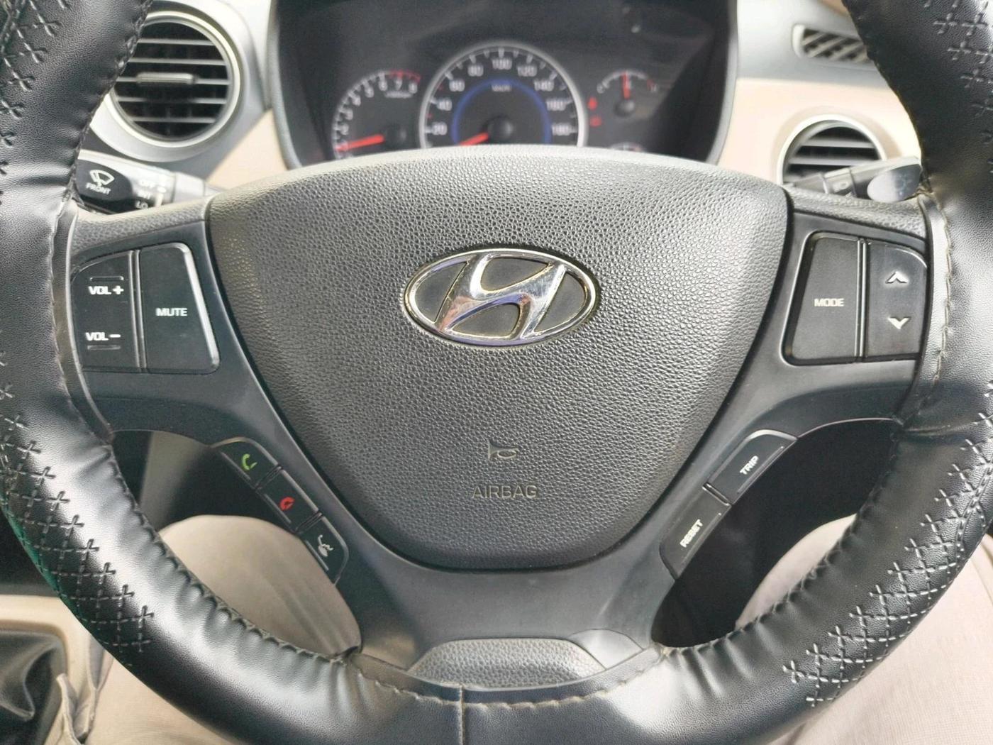 2017 Hyundai Grand i10 SPORTZ 1.2 KAPPA VTVT, Petrol, Manual, 96,200 km, interior
